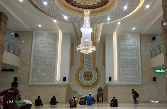 Ruang Sholat Masjid Ulul Azmi Unair