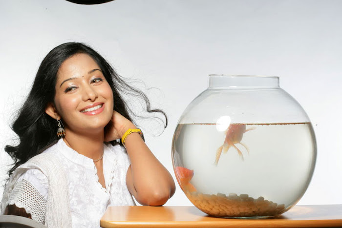 preetika rao new in priyudu cute stills