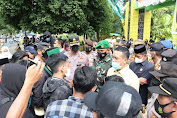 Aksi Demo Di Depan Gedung DPRD Soppeng Nyaris Ricuh