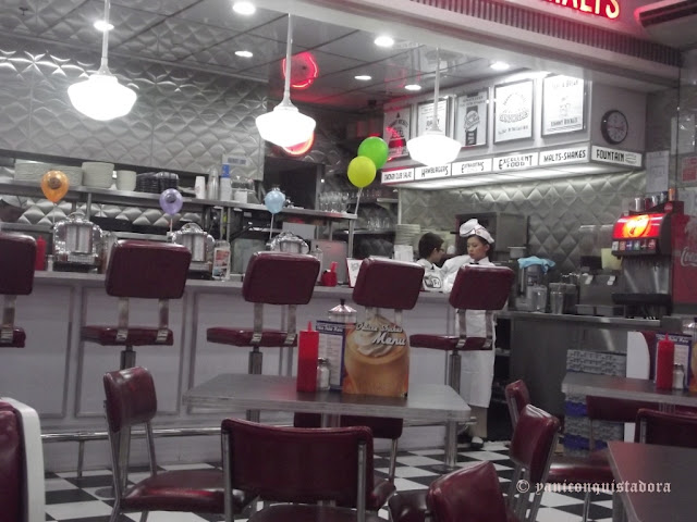 JOHNNY ROCKETS: A Rockin' Good Way