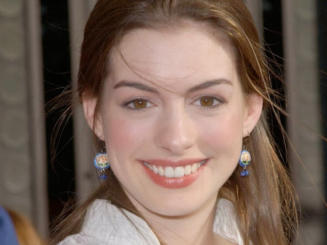 Anne Hathaway Hd Wallpapers Free Download