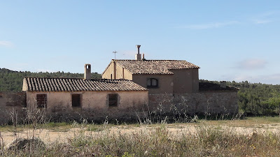 PR-C8 Santes Creus - Les Pobles - Castell de l'Albà- l'Albà - Santes Creus, camí de la Masieta al pas del Mas de la Masieta