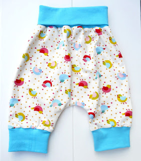 http://thebabypass.com/epages/5c50240f-f0dd-4a90-aba0-d9a80b1302a9.sf/de_DE/?ObjectPath=/Shops/5c50240f-f0dd-4a90-aba0-d9a80b1302a9/Categories/Alle_Accessoires/Baby_Hoeschen