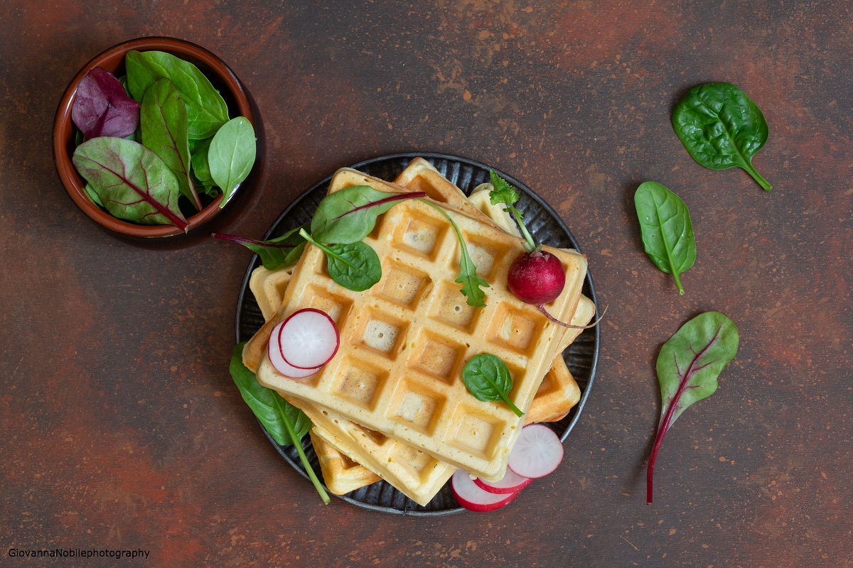 Waffle con parmigiano, pecorino al pepe e aneto