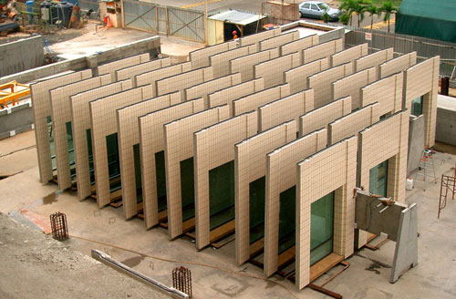 Dinding beton Precast Concrete atau Beton Pracetak 