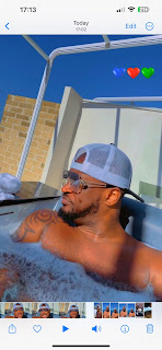 Peter Okoye wey dey for PSquare dey chop "soft life" for inside dat fine city wey dem dey call "Naples" inside obodo Italy