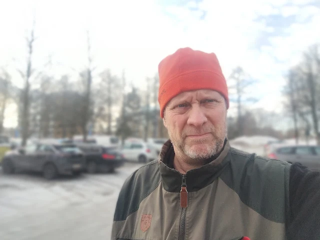 #20.1.2025 Tampereen tunnetuin #kuntavaaliehdokas urheileva #uimari #Tampereen puolesta #SeppoLehto menossa #uimaan kuva1