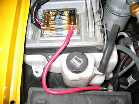 Cara membuat dan tips pasang capasitor bank di audio mobil Capasitor bank atau umum di sebut CAPBANK yaitu himpunan komponen capasitor untuk penyimpan arus sesaat. Didunia otomotif capasitor bank ini benar-benar dikenal di kelompok audio lantaran ketangguhanya dalam lebih tinggi dentuman bass/suara rendah. Namun didunia motor banyak yang menggunakan untuk menghindar aki tekor.