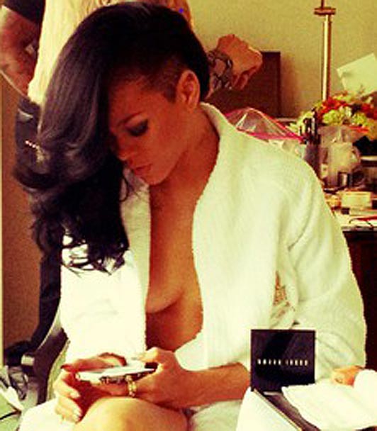 Singer Rihanna has shocked fans by posting a picture of herself sitting on 