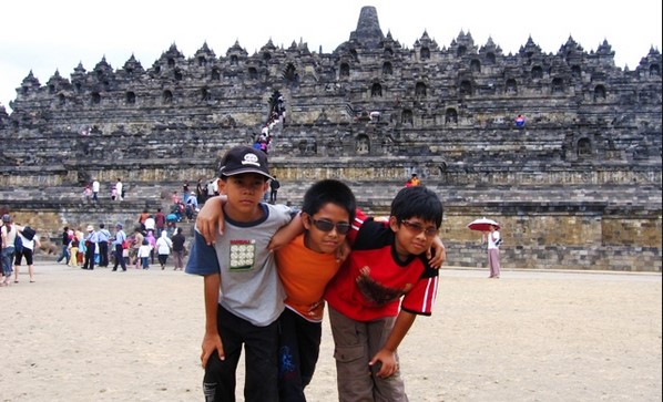 cerita-liburan-bahasa-jawa-ke-candi-borobudur