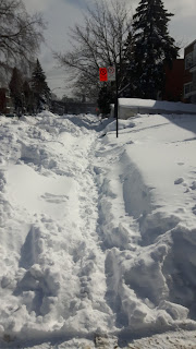 Trottoir couvert de neige, Montréal