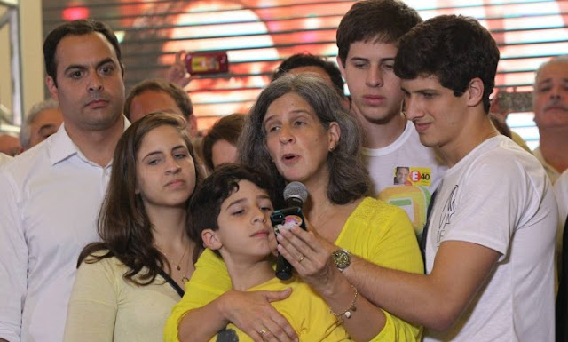 http://www.blogdofelipeandrade.com.br/2016/01/familia-de-eduardo-campos-tambem.html