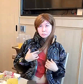 PRC Influencer in China use cutlery to rub her 'oyster' in Hai Di Lao, posted on Wednesday, 21 February 2024