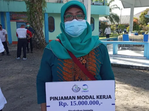 Lili Suryani Terharu dan Senang Mendapatkan Bantuan Pinjaman Modal Kerja dari Pak Menteri Trenggono.