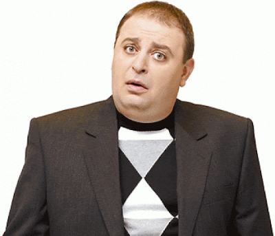 Любо Нейков приватизира градинката зад блока си, за да направи беседка на жена си