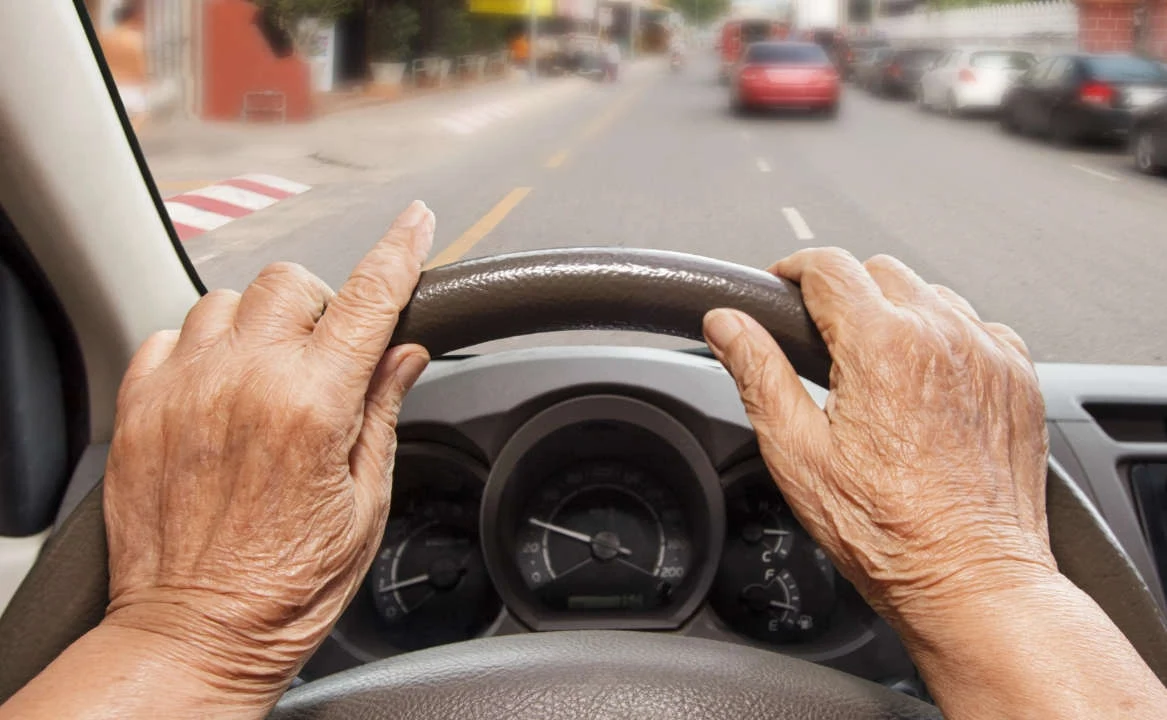 ผู้สูงอายุขับรถได้ไหม ผู้สูงอายุขับรถอย่างไร เพื่อความปลอดภัย