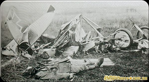 Останки літака Освальда Бельке. 28 жовтня 1916 року. Останки літака Освальда Бельке. 28 жовтня 1916 року.