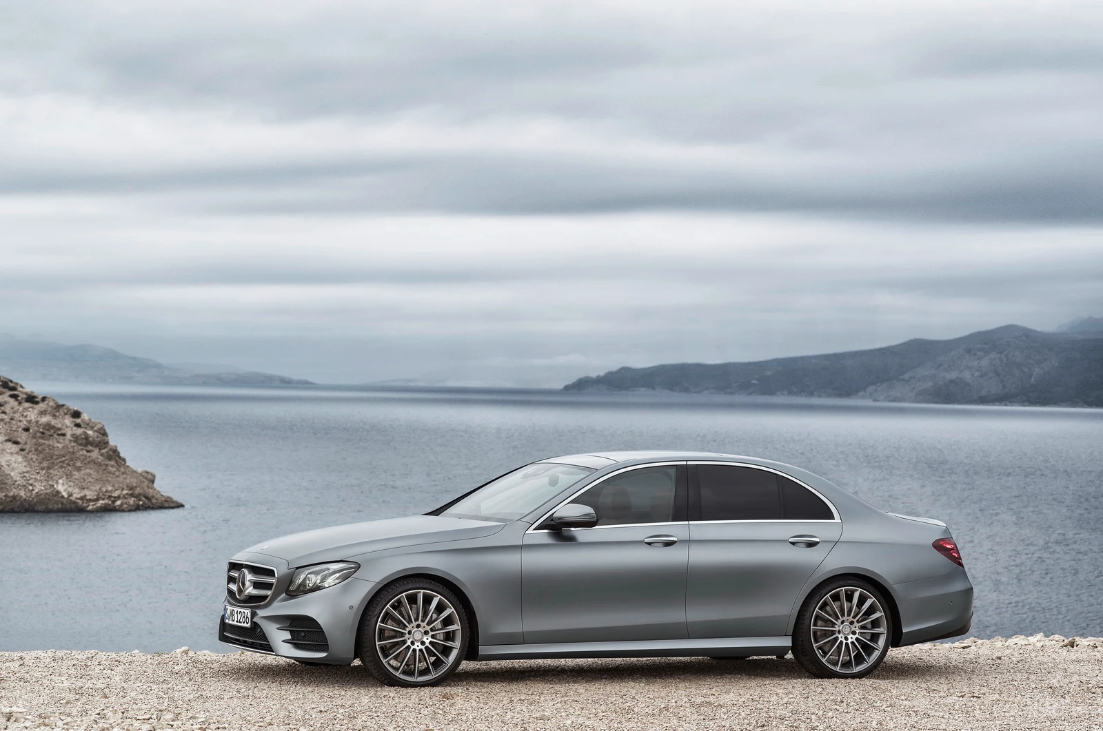 Mercedes E-Class sẽ sử dụng động cơ Diesel mới 3,9 lít/100km