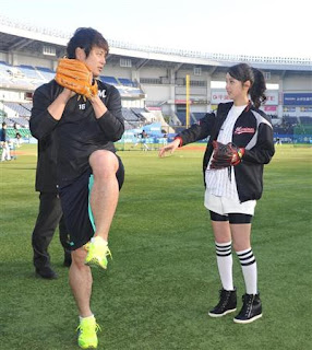 ロッテ 佐々木希 始球式 涌井