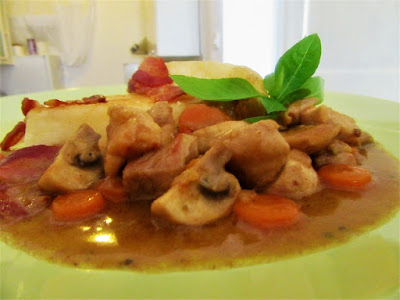 Chicken with vegetables in sauce