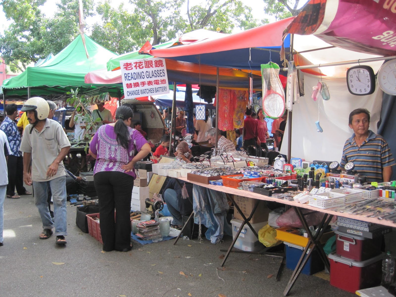 Pretty Simply Normal: The Lorong Kulit Flea Market