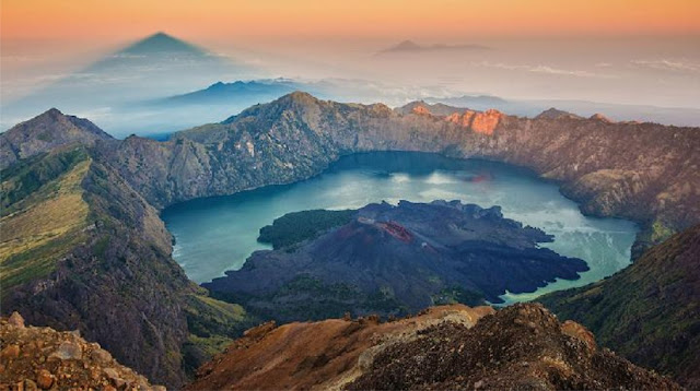 One of the superior charms of Mount Rinjani National Park is Lake Segara Anak which is at an altitude of 2,010 meters above sea level. Lake Segara Anak is located in part of Mount Rinjani which reaches 3,726 meters above sea level. Lake Segar Anak, a 1,100-hectare lake on the summit of Mount Rinjani is a favorite place for climbers. The water that flows from this lake forms a very beautiful waterfall, flowing through steep ravines. The beauty of Lake Segar Anak is what makes you feel tired during the climb as if it paid off.