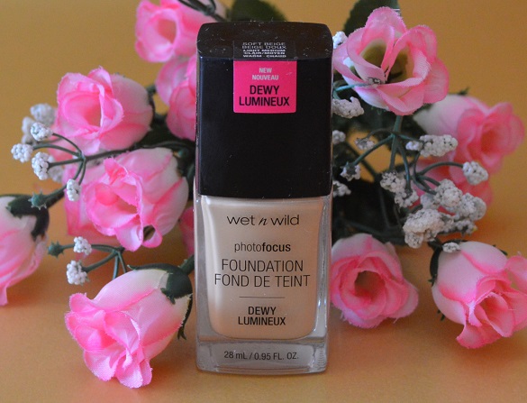 Base de maquillaje ?Photo Focus Dewy Foundation? de WET?N?WILD