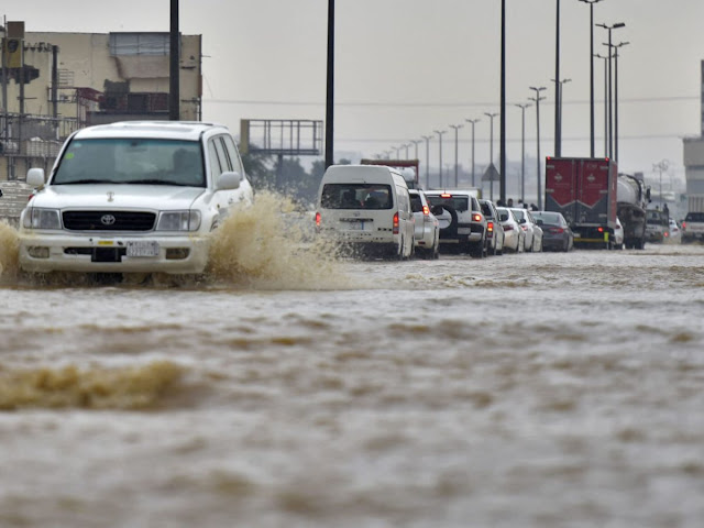 تحذير من الأرصاد العمانية .. هطول أمطار غزيرة خلال الايام القادمة قد يتسبب في انقطاع الكهرباء احترسوا من الفيضانات