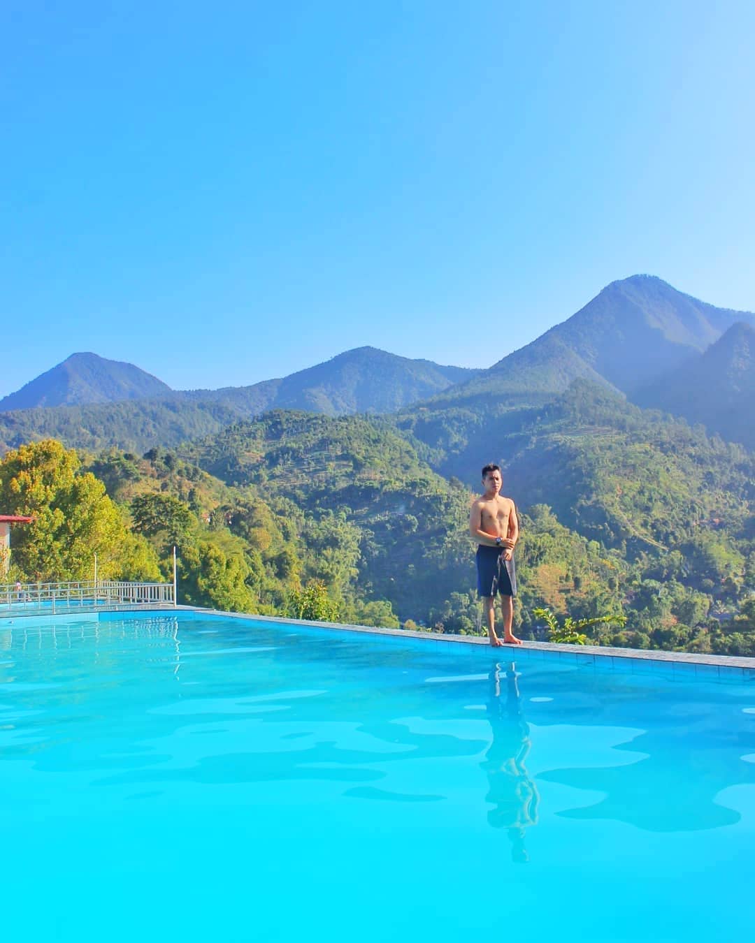 Berenang Dengan Pemandangan Lereng Gunung Di Soko Langit Wonogiri