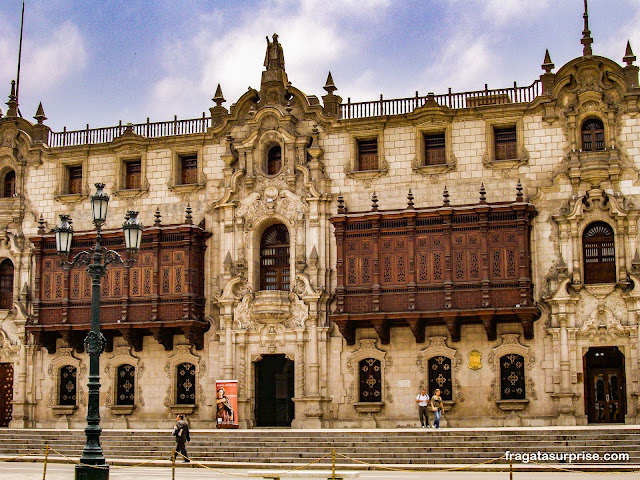 Palácio Arquiepiscopal no Centro Histórico de Lima Peru