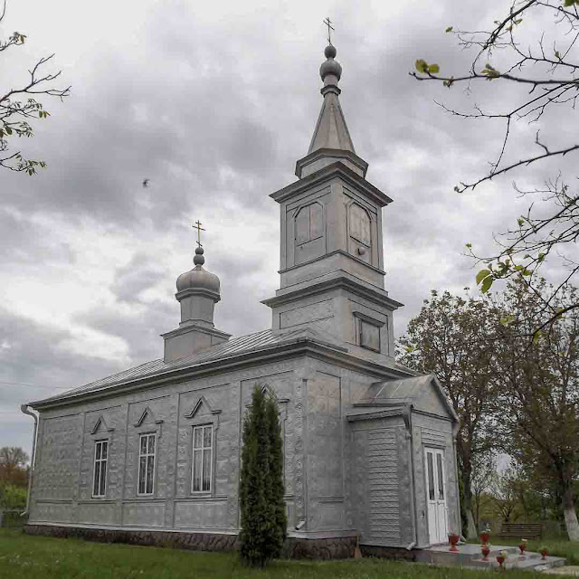 Деревянная церковь в селе Хлина