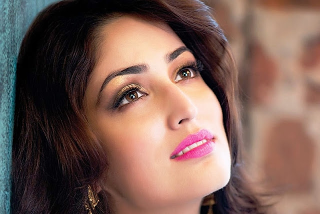 Yami Gautam 1366x768 Wallpaper 