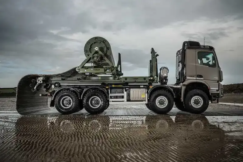 Mercedes-Benz Arocs com tecnologia M150 Trackway