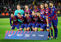 F. C. BARCELONA. Temporada 2019-20. Ter Stegen, Lenglet, Junior, Rakitic, Busquets, Piqué. Messi, Griezmann, Sergi Roberto, Frenkie De Jong, Luis Suárez. F. C. BARCELONA 5 R. C. D. MALLORCA 2. 07/12/2019. Campeonato de Liga de 1ª División, jornada 16. Barcelona, Nou Camp (71.072 espectadores). GOLES: 1-0: 7’, Griezmann. 2-0: 17’, Messi. 2-1; 35’, Budimir. 3-1: 41’, Messi. 4-1: 43’, Luis Suárez. 4-2: 64’, Budimir. 5-2: 83’, Messi.