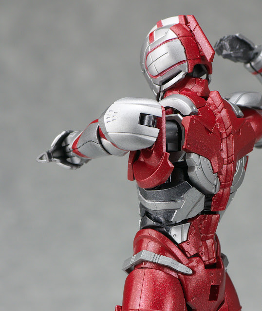  Review  - Figure-rise Standard - Ultraman Suit B Type ...