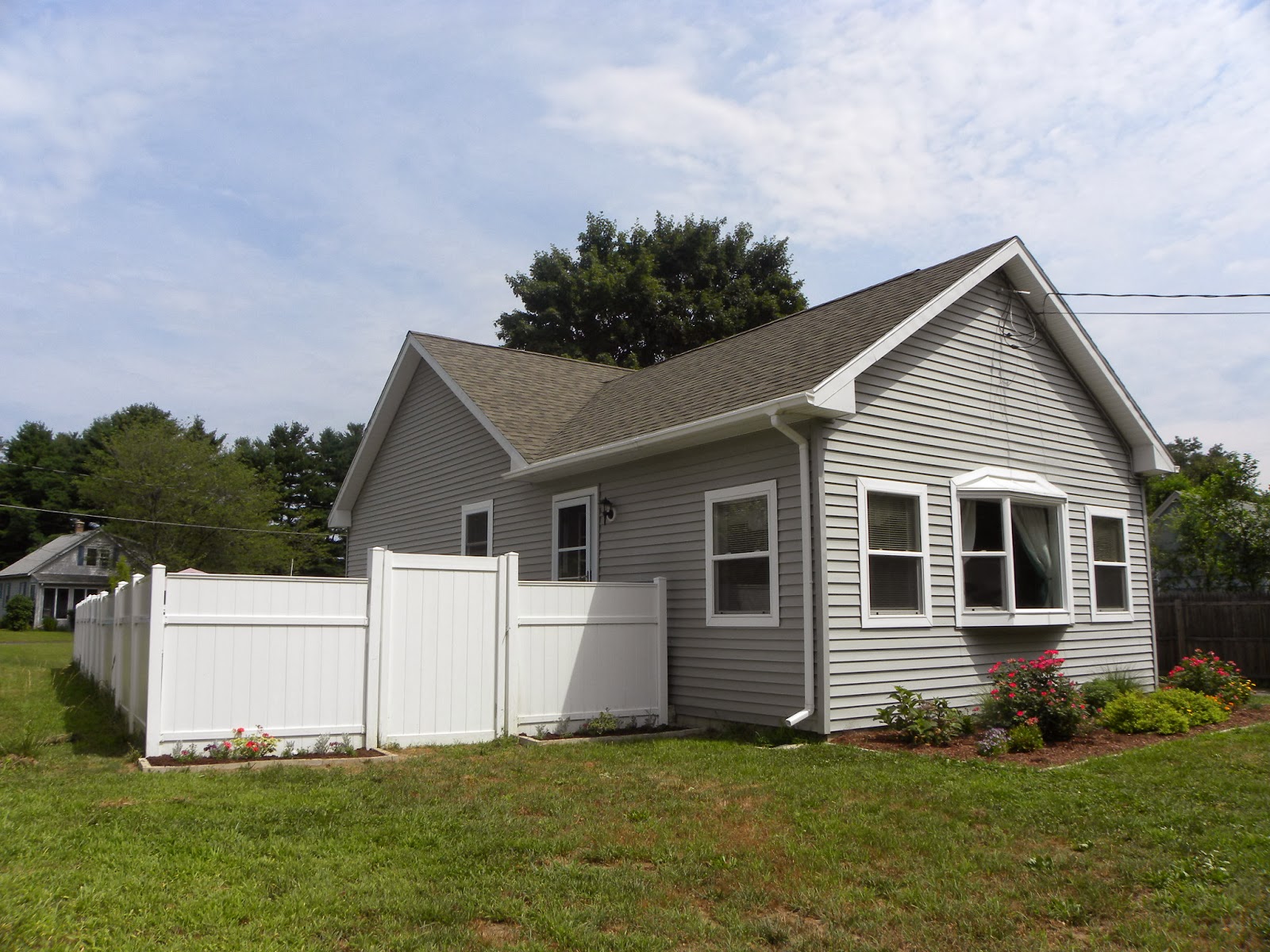 Home Ranch House Garage On Side