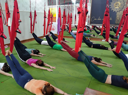 Lớp học Yoga bay (Aerial Yoga) tại Maha Yoga Bình Dương