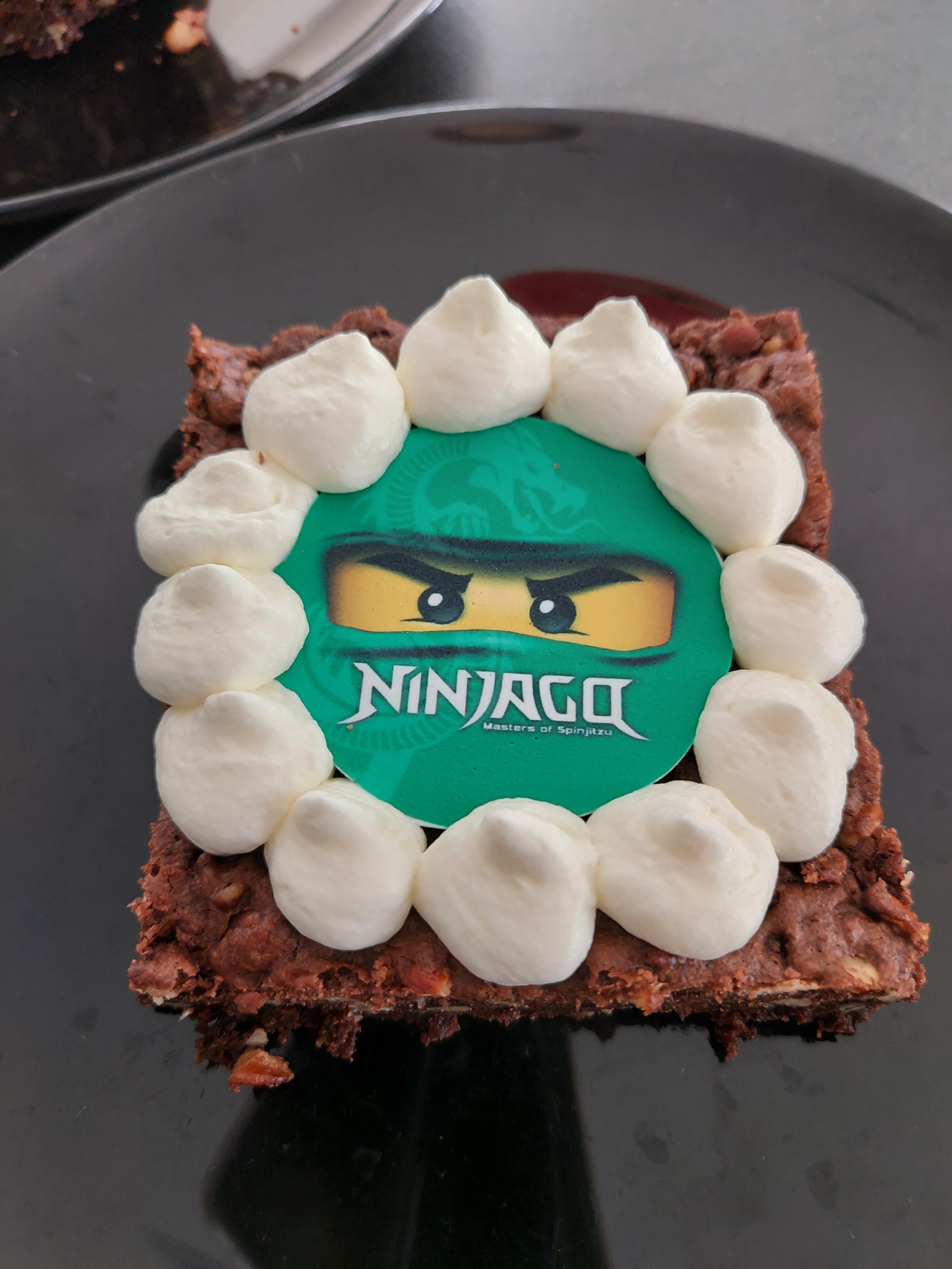 Gâteau d'anniversaire ninjago par Jejeetlilie. Une recette de fan