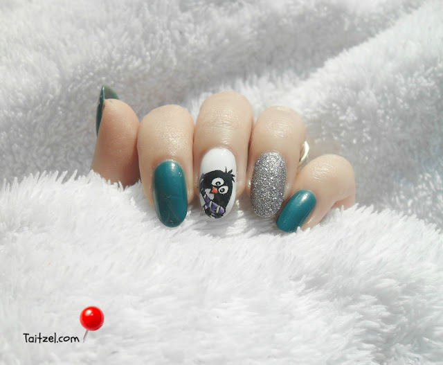 Model de unghii pentru Craciun Christmas nail art penguin