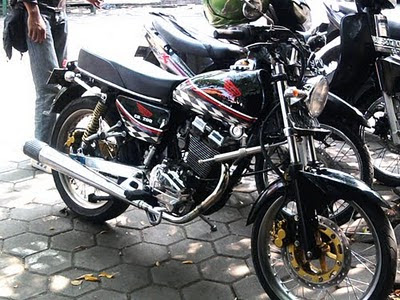 Warna Hitam Cat Tangki Motor CB 100