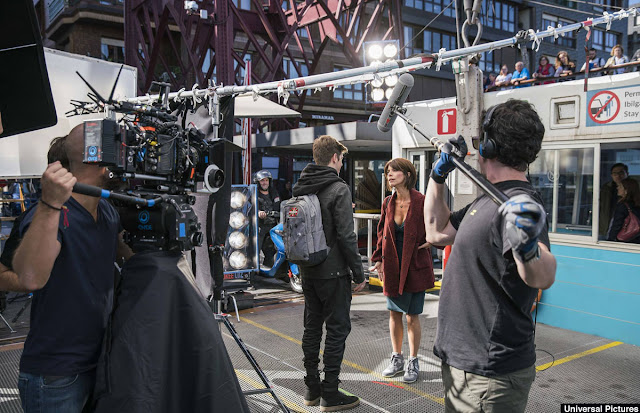 Momento del rodaje en el Puente Colgante. Foto: Universal Pictures