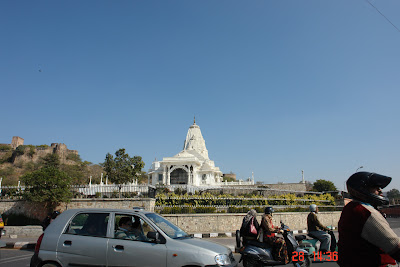 Photo of Traffic in front of the Birla Mandir in Jaipur