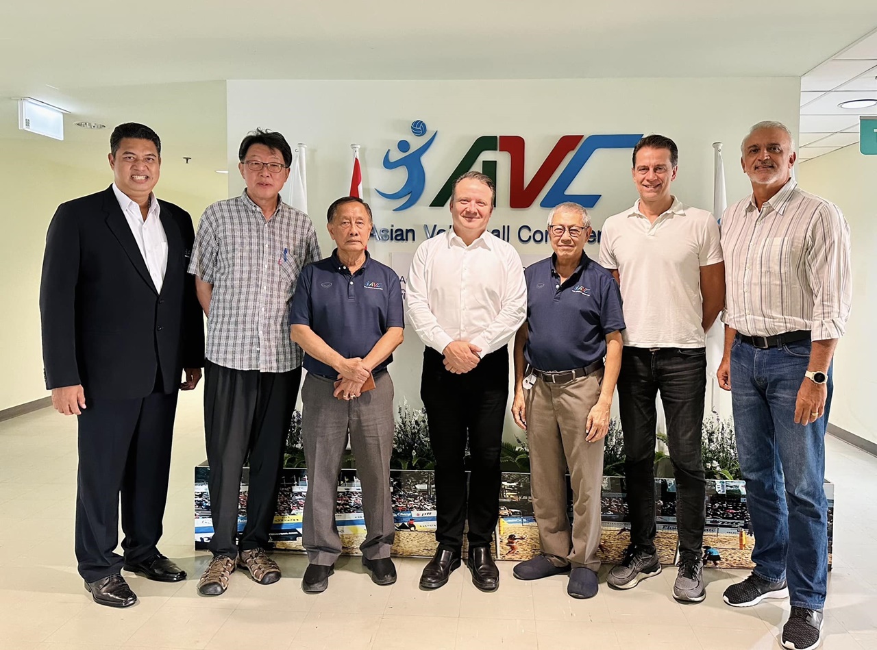 Lãnh đạo FIVB thăm Trụ sở AVC tại Thái Lan