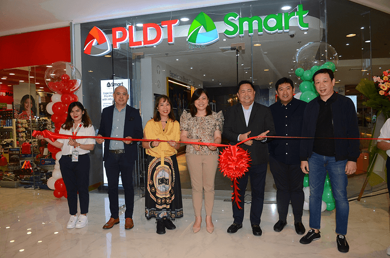 PLDT, Smart opens bigger experience hub at Robinsons Galleria