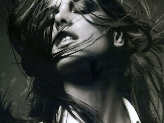 Free wallpapers without watermarks of Alessandra Ambrosio at Fullwalls.blogspot.com