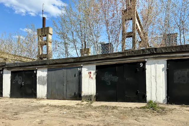 2-й Вязовский проезд, бывший Комбинат железобетонных конструкций № 2 «Мосстройкомплект», гаражи