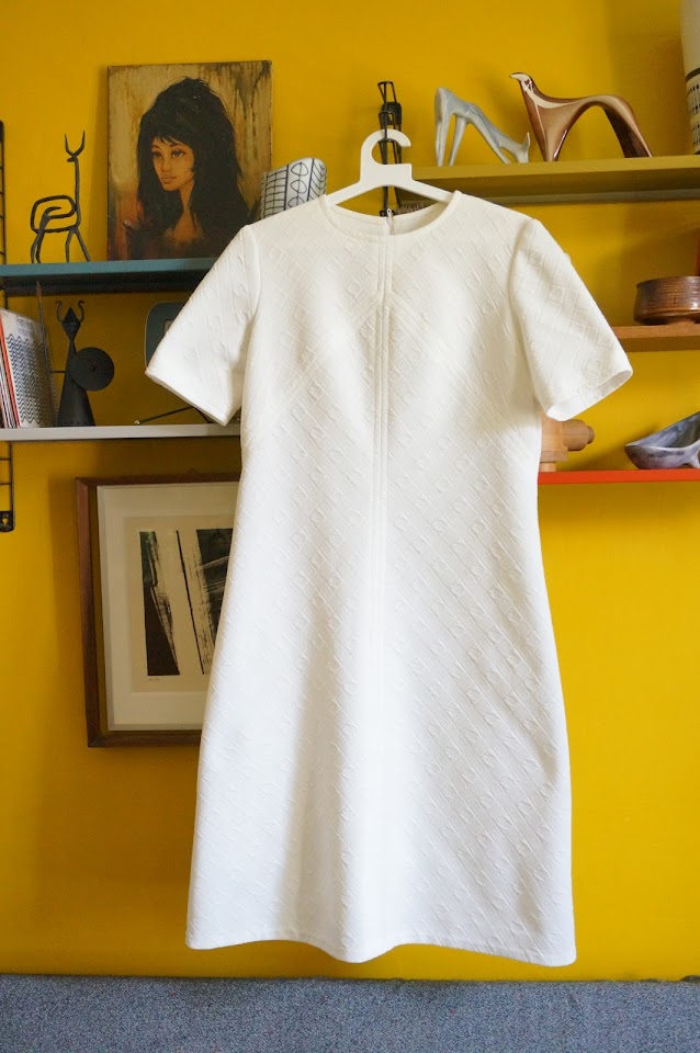 robe des années 60 70 à racourcir  60s 70s white textured double knit dress vintage 1960s 1970s