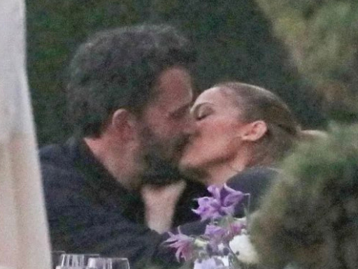 Jennifer Lopez é vista aos beijos com Ben Affleck