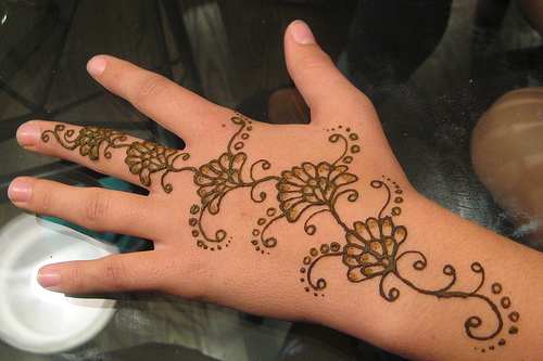 Easy Mehndi Designs For Hands