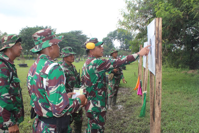 KodimKaranganyar - Dandim Asah Kemampuan, Prajurit  Berlatih Menembak